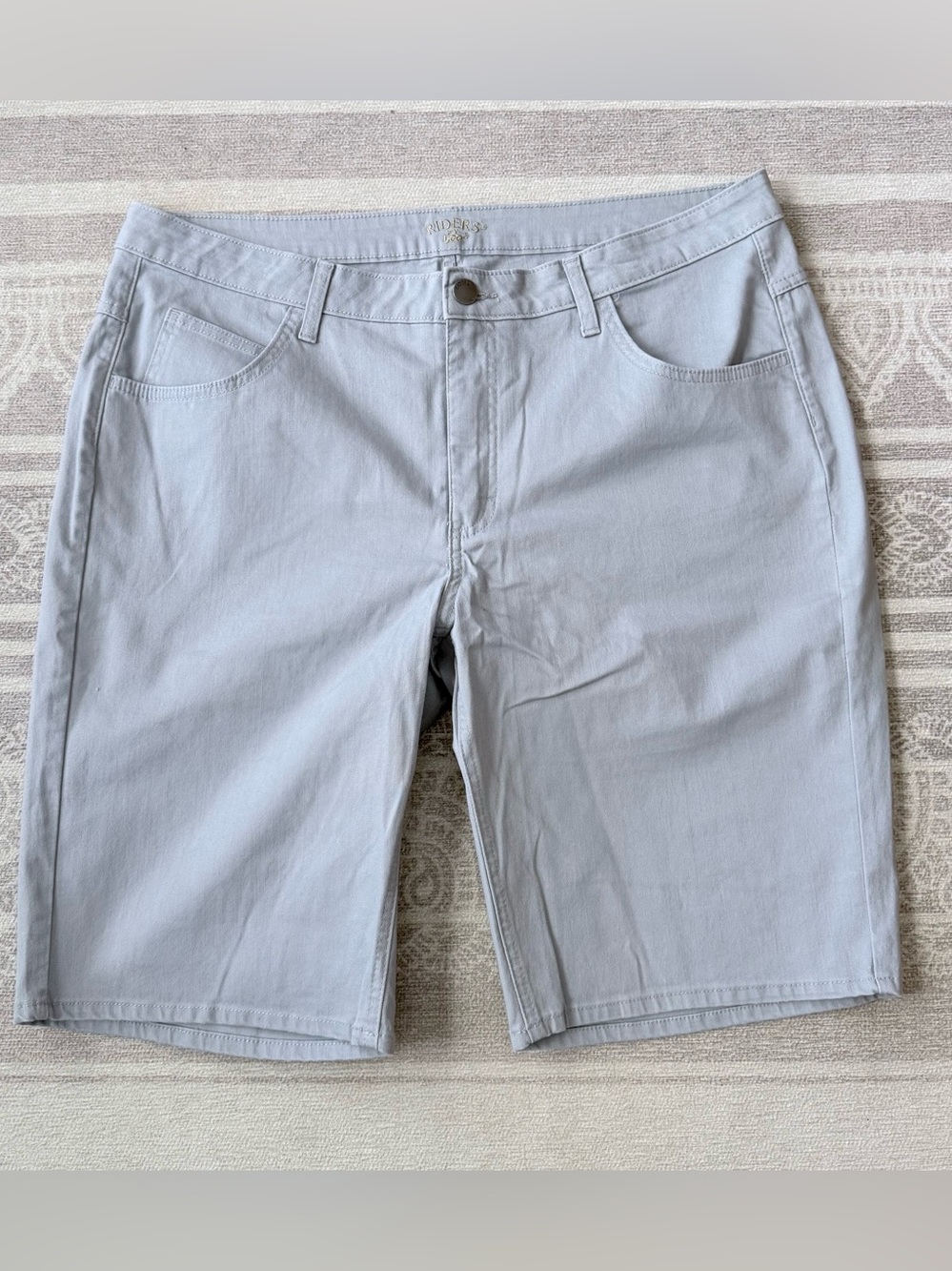 Riders by Lee Light Grey Shorts - size 18